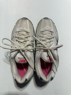 Nike Reax Run 5 White Mesh metallic silver Colorway Athletic Sneakers w pink 8.5